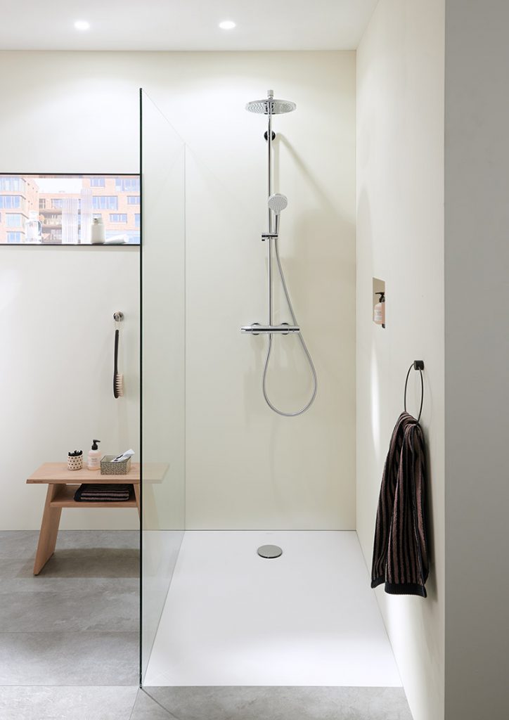 The Geberit shower surface Olona BIG SEE