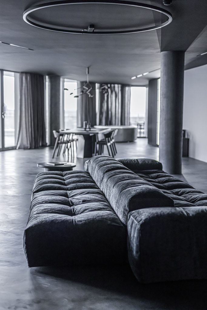 Grey Penthouse – BIG SEE