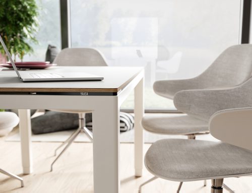 YAASA Desk Four