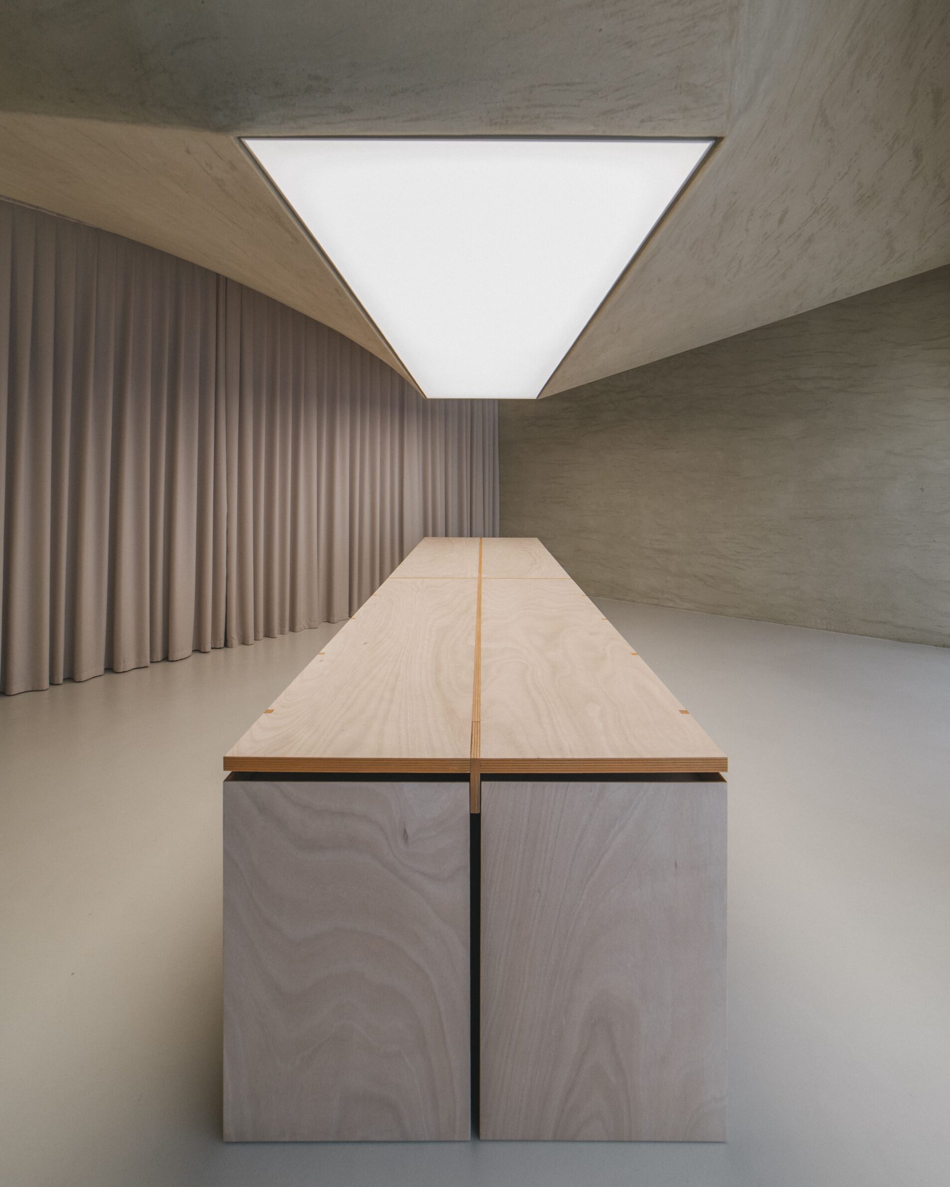 06_MoscaBianca_Diagonal _table closed_AACM_Catalogo® Mosca.Bianca