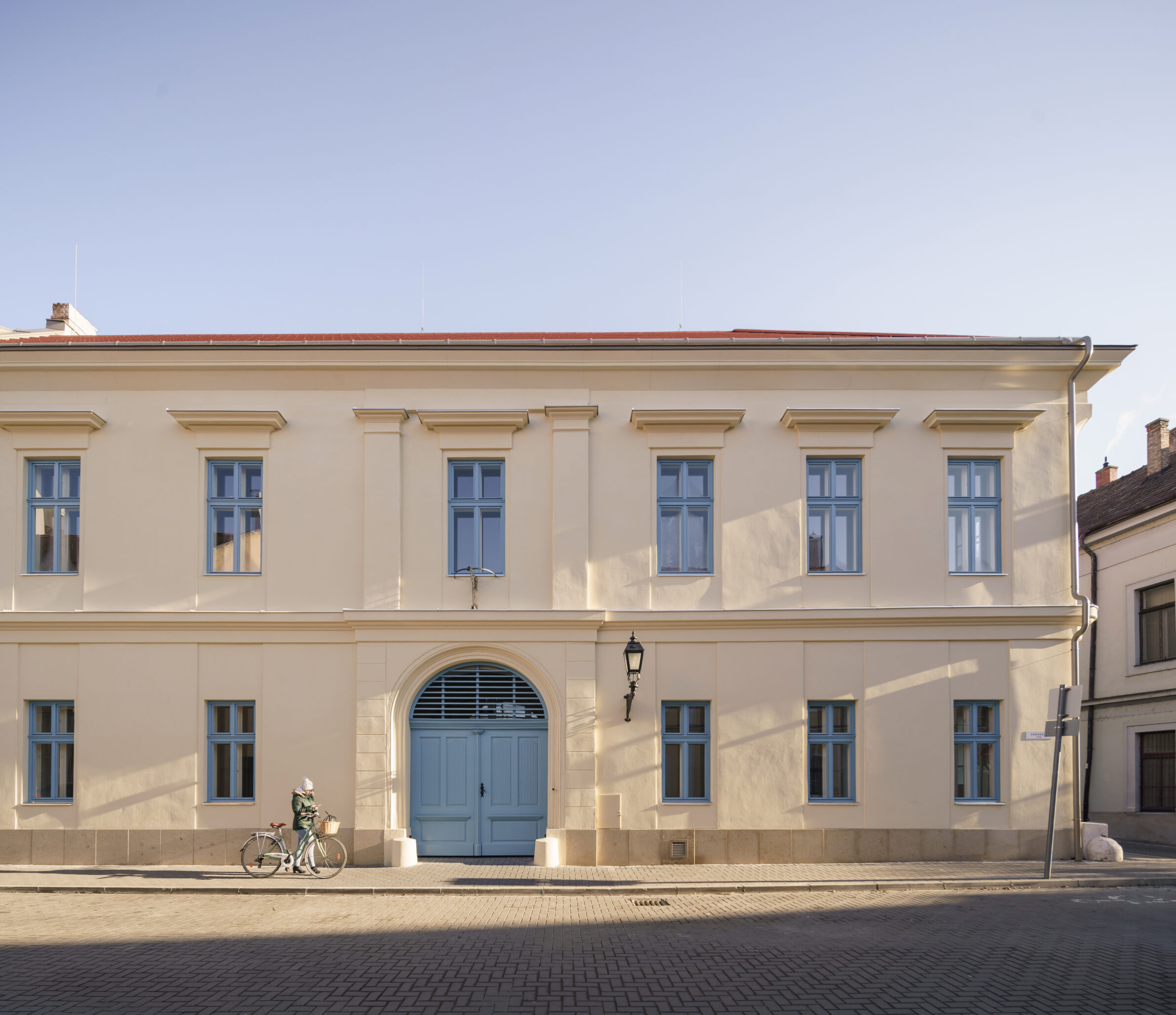 Main facade_photo_Alex Shoot Buildings CAN Architects