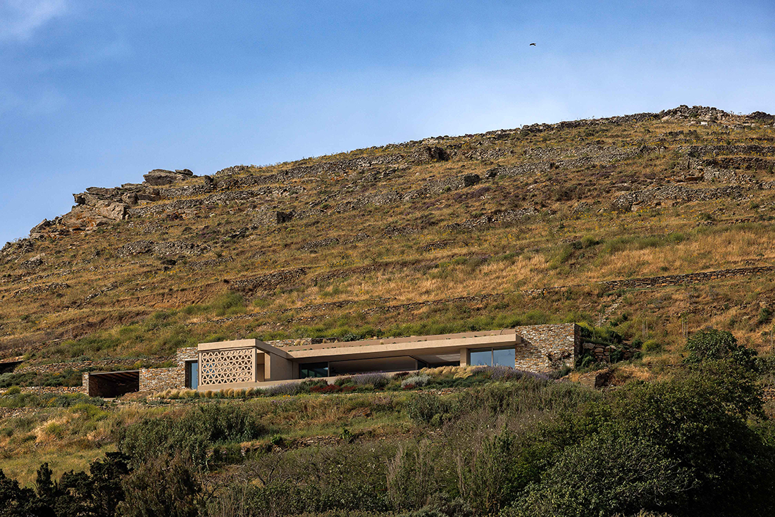 1.The Slot House by Katerina Valsamaki Architects-Photo credits Panagiotis Voumvakis Katerina Valsamaki