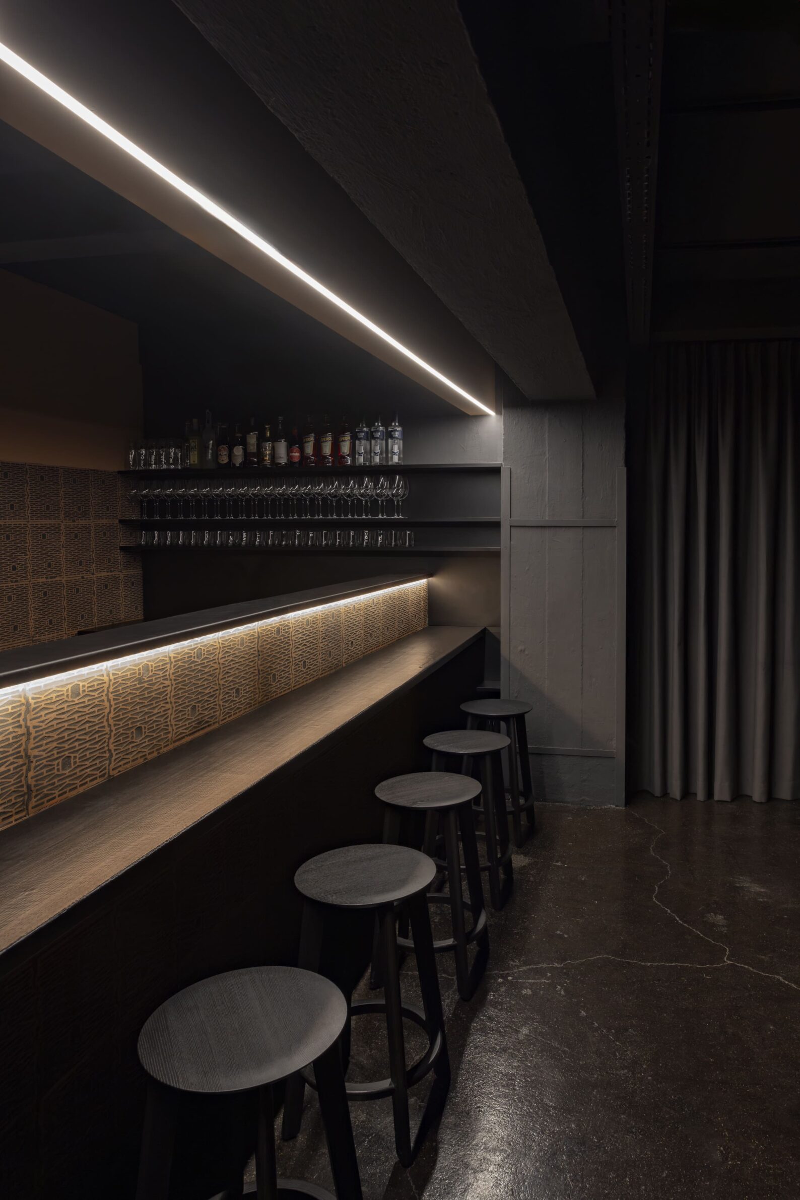 Pizzeria 22K by destilat with a dark interior and red brick bar in Linz, Austria