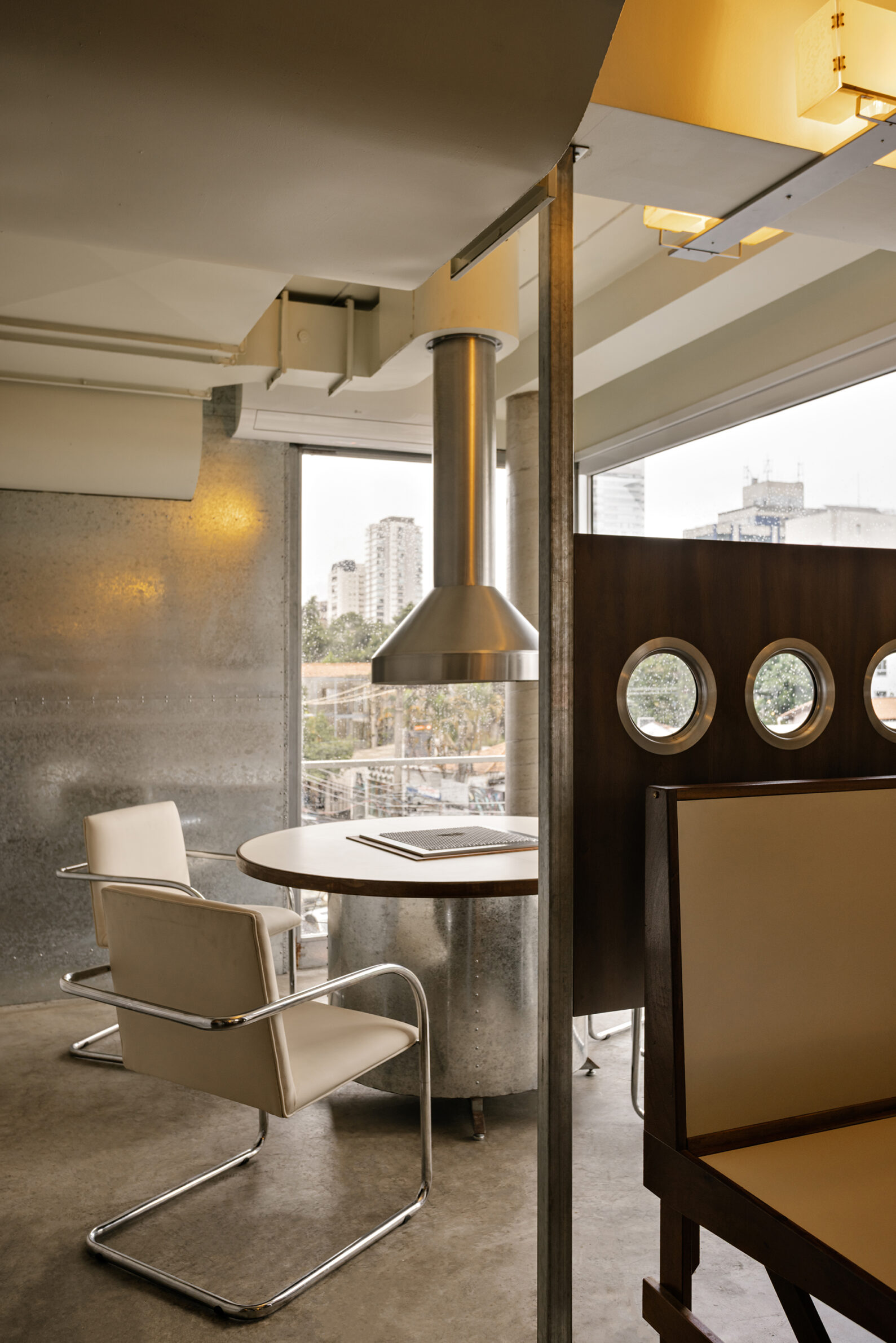 Santokki by Tadu Arquitetura with layered dining areas and exposed services in São Paulo, Brazil